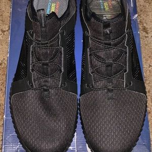 Sketchers tennis shoes